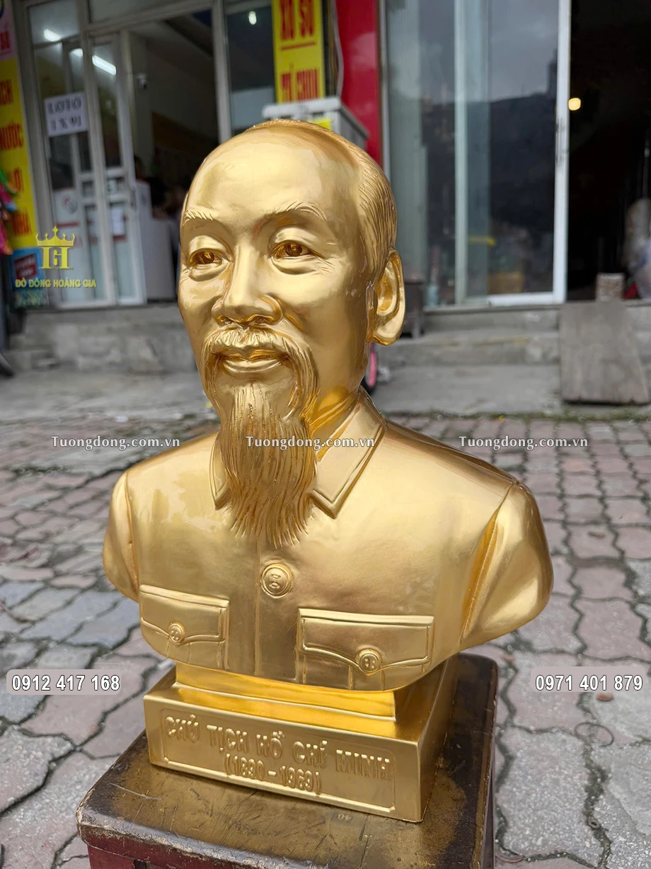 Không gian phòng khách, phòng làm việc là nơi thích hợp đặt tượng Bác